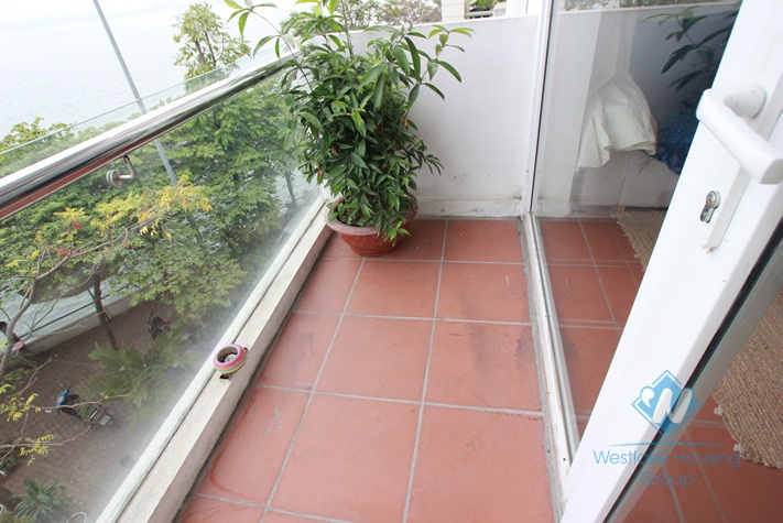 Beautiful lake view apartment for rent in Yen Phu village, Hanoi